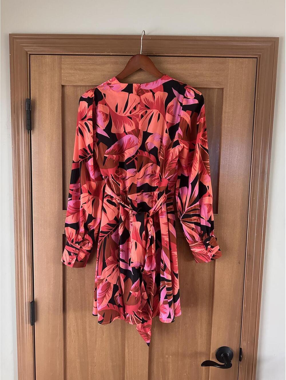 NWT Dress Forum Floral Wrap Mini Dress Pink Long Sleeve Women’s Medium - Picture 6 of 12